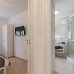 Gostinjska kuća Mira 3*
