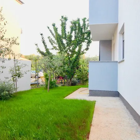 Casa de hóspedes Mira 3*