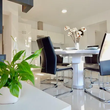 ゲストハウス Mira 3*