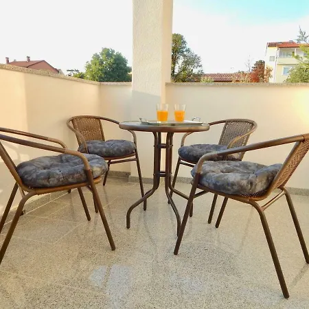 Casa de hóspedes Mira 3*