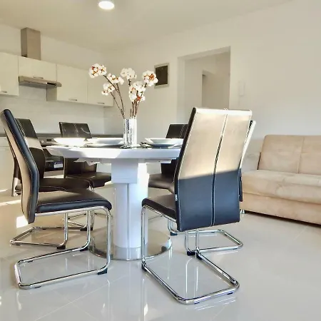 ゲストハウス Mira 3*