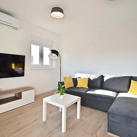 ゲストハウス Mira 3*