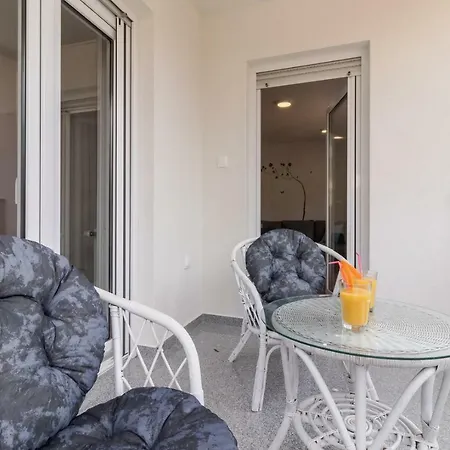 Mira Póla