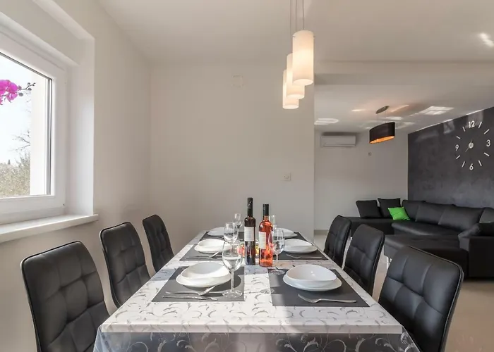 Mira Gostinjska kuća 3*