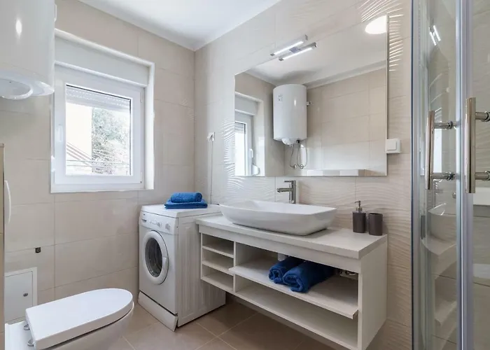 Gostinjska kuća Mira 3*