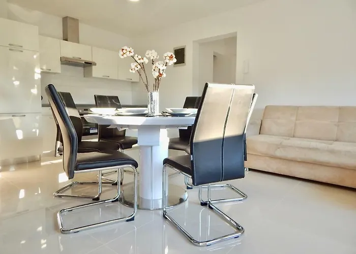 Gostinjska kuća Mira 3*